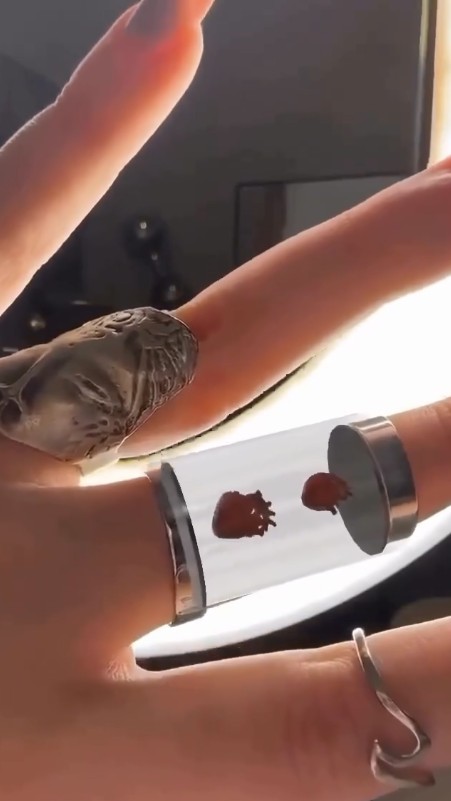 Look At Invisible Center Ring